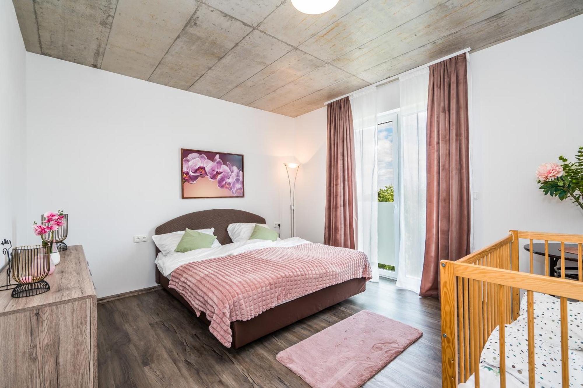 Appartamento Perla Hradce 401 Hradec Králové Esterno foto